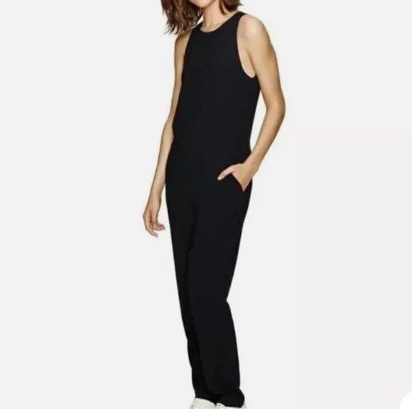 ARITZIA BABATON BRANSON BLACK
CREPE JUMPSUIT - Picture 3 of 10